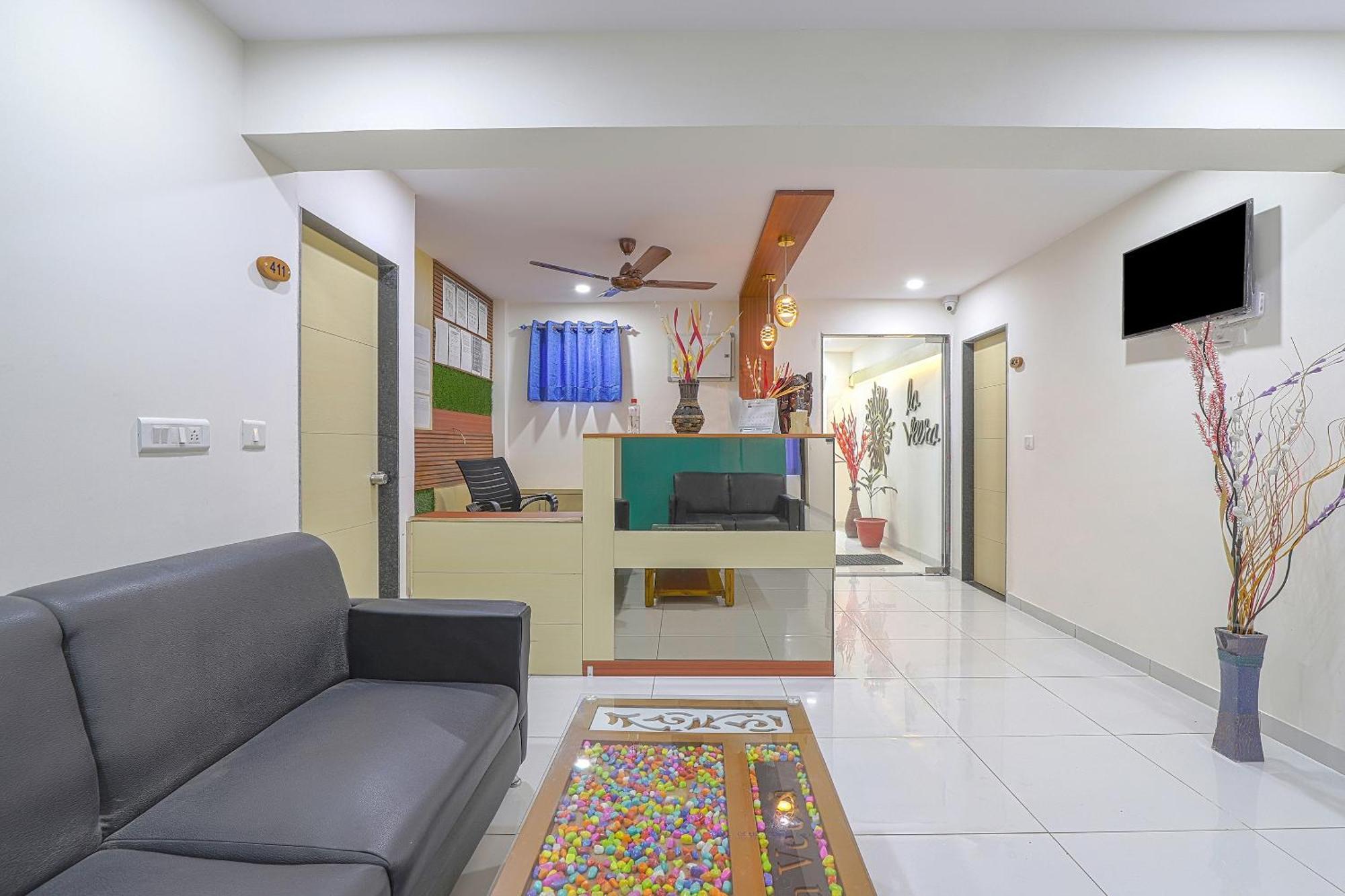 Hotel O La Veera Ahmedabad Ngoại thất bức ảnh